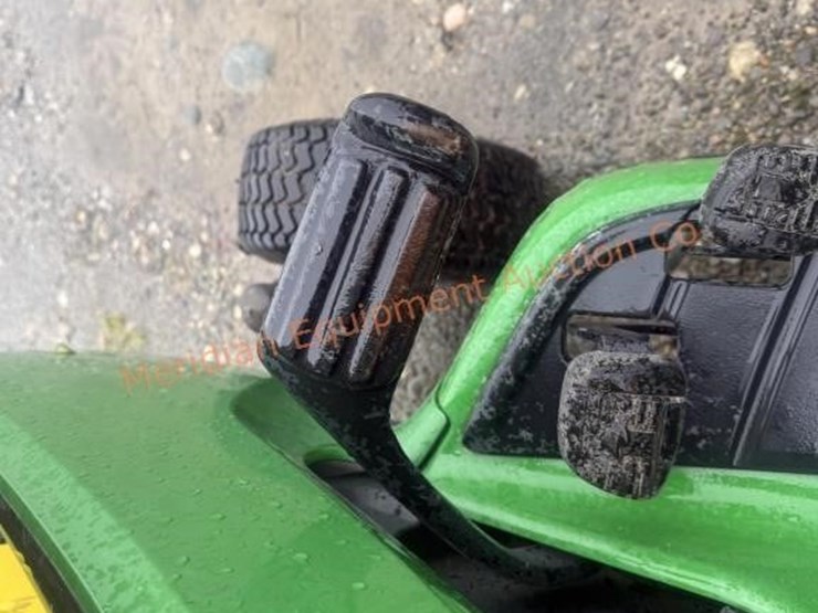 john-deere-x300-image-8