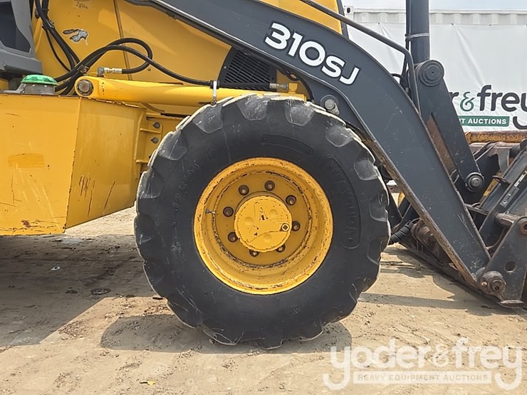 2010-deere-310sj-image-15