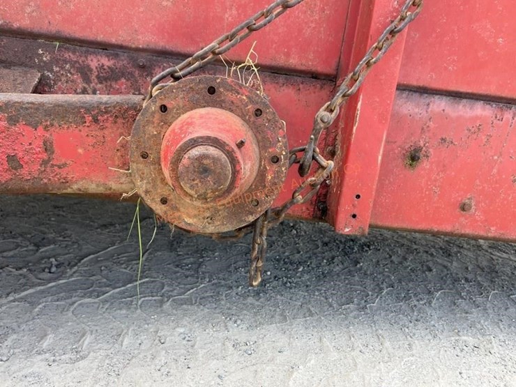 new-holland-190-image-12