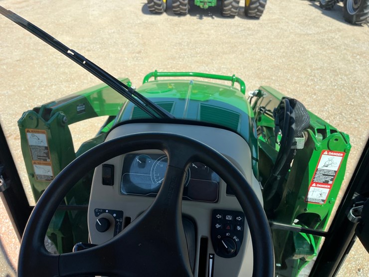 2021-john-deere-4052r-image-22