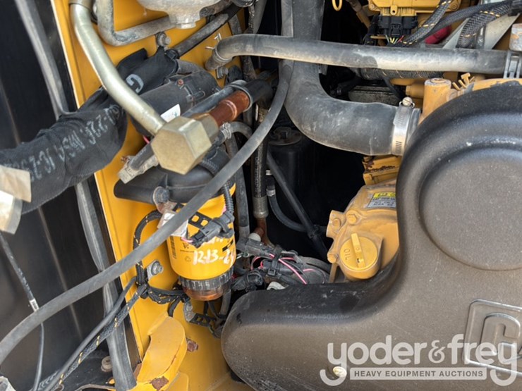 2022-caterpillar-299d3-image-32