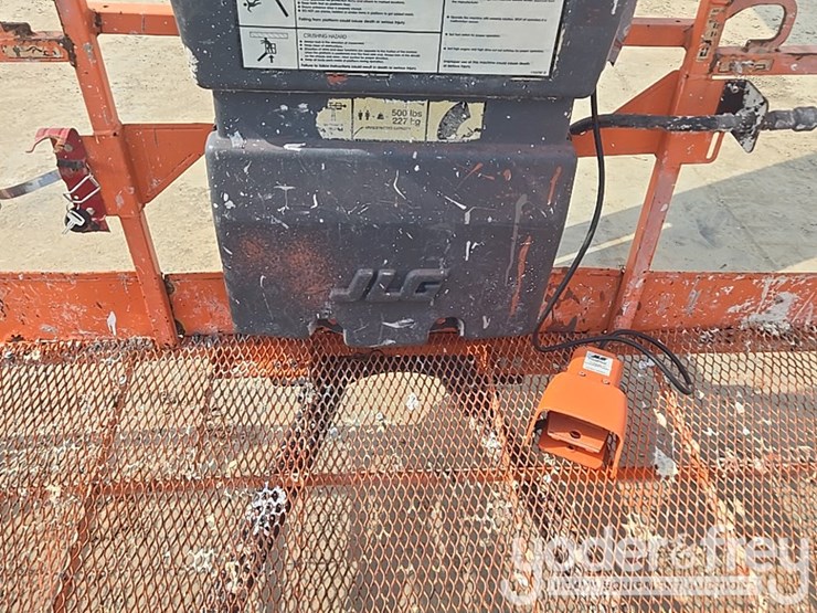 2016-jlg-800aj-image-35