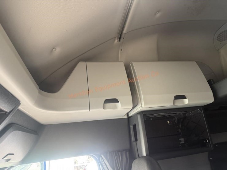 2020-freightliner-cascadia-113-image-46