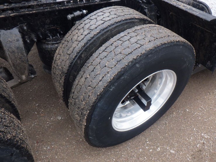 2017-freightliner-cascadia-125-image-8