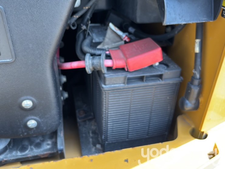2022-caterpillar-299d3-image-35