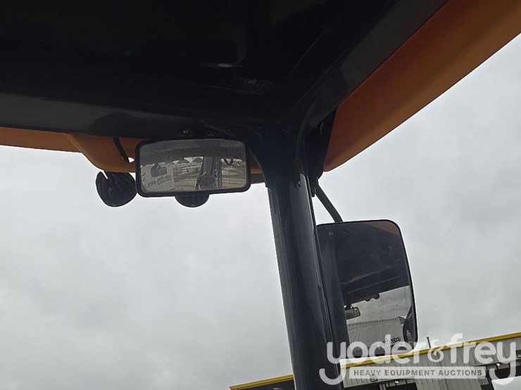 2021-deere-410l-image-65
