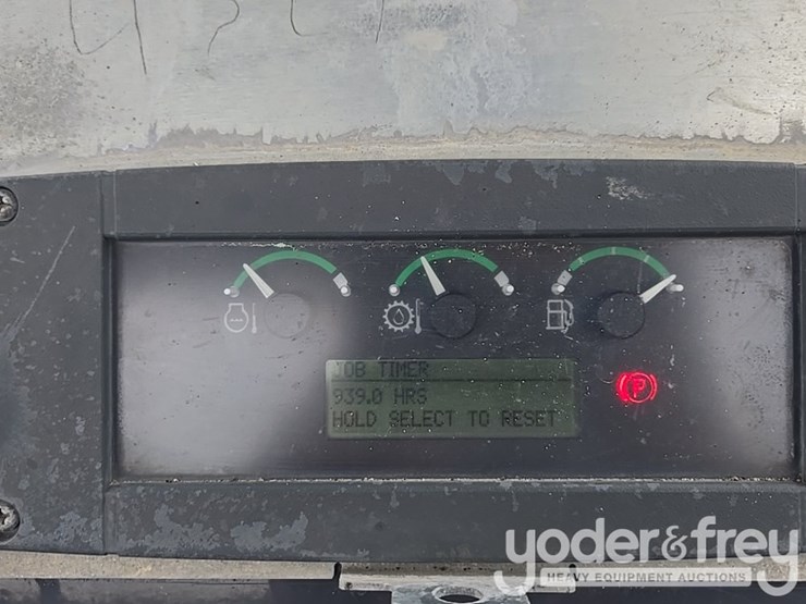 2021-deere-410l-image-69