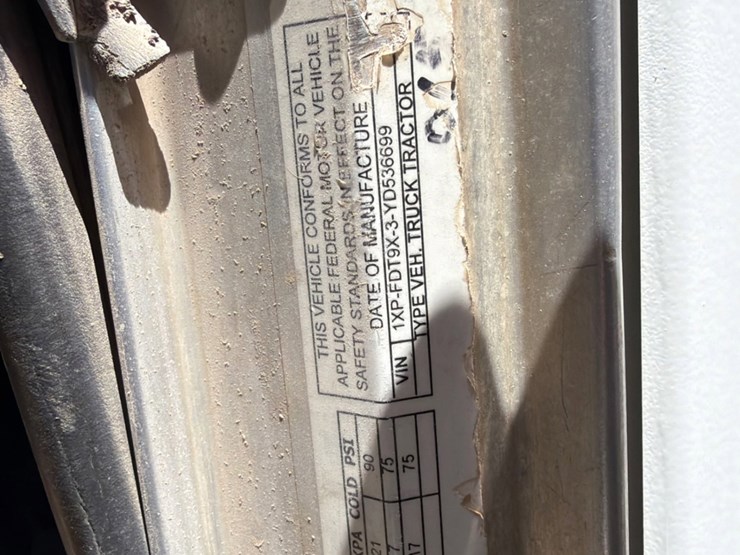 2000-peterbilt-378-image-11