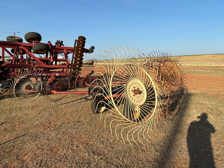 #t8430-•-8-wheel-rake-image-6
