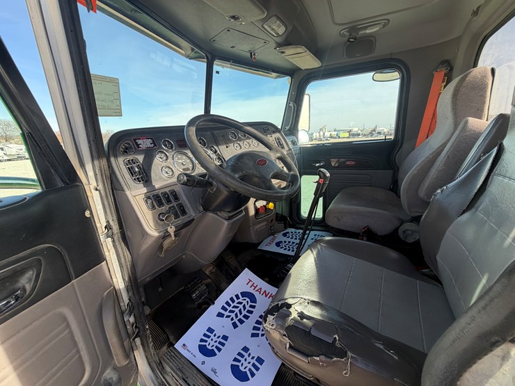 2020-peterbilt-367-image-16