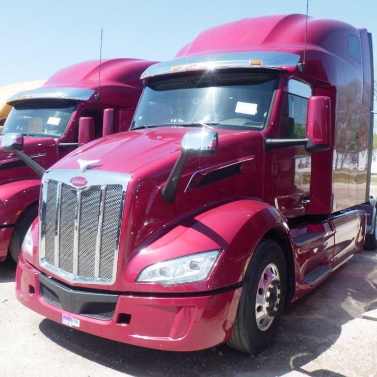2023 PETERBILT 579