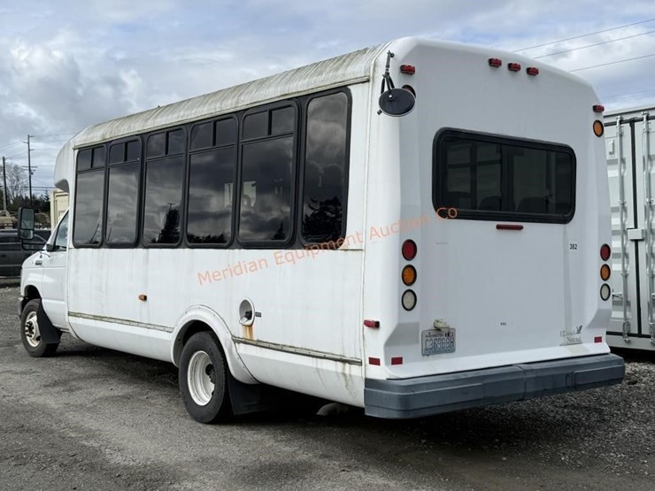 2010-ford-e450-image-4