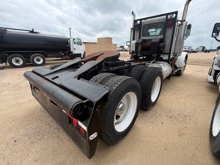 1975-peterbilt-359-image-4