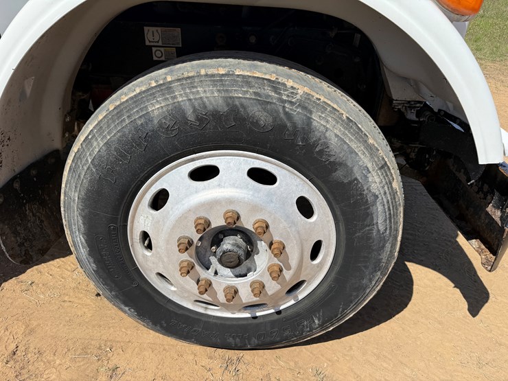 2013-peterbilt-367-image-15