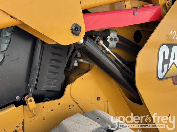 2022-caterpillar-299d3-image-25