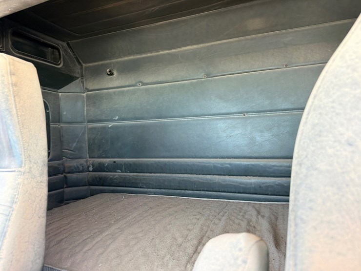 2000-peterbilt-378-image-9