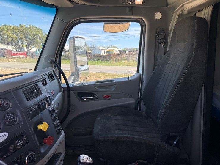 2018-peterbilt-567-image-20