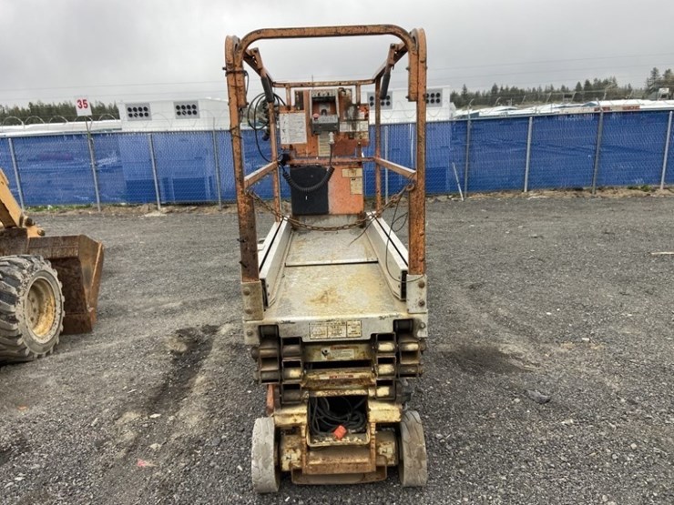 2007-jlg-1930es-image-3