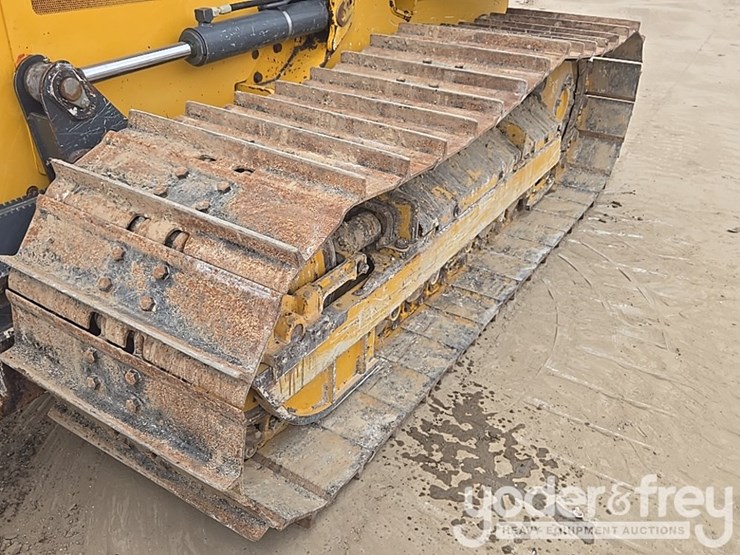 2019-deere-450k-lgp-image-10