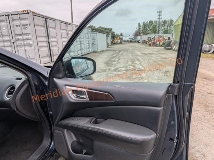 2014-nissan-pathfinder-image-24