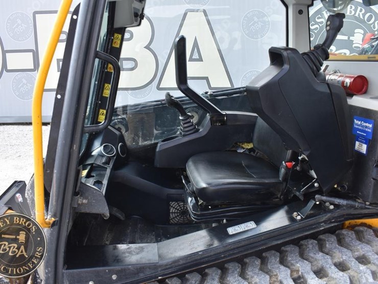 2020-jcb-3ts-8t-image-23
