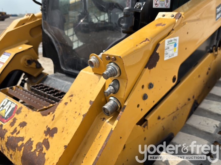 2022-caterpillar-299d3-image-24