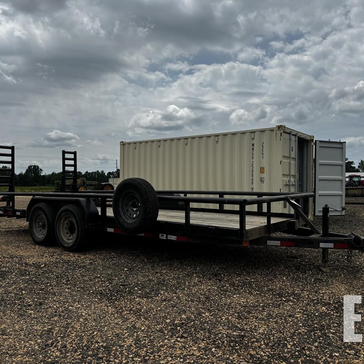 EQUIPMENT TRAILER W/ RAMPS