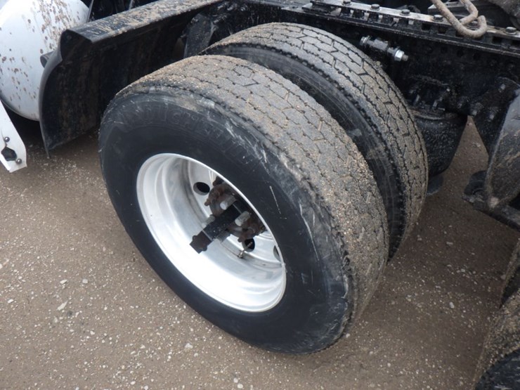 2017-freightliner-cascadia-125-image-16