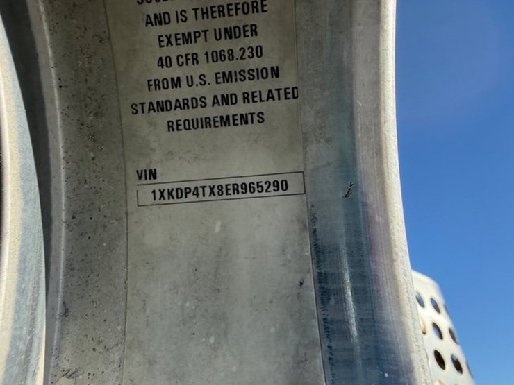 2014-kenworth-t800-image-16