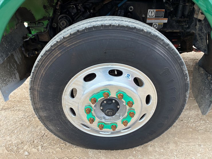 2019-peterbilt-567-image-10