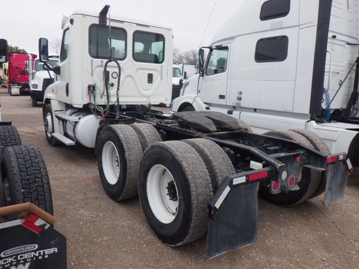 2017-freightliner-cascadia-125-image-11
