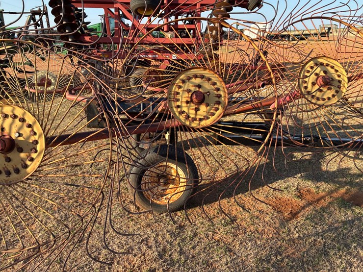 #t8430-•-8-wheel-rake-image-7
