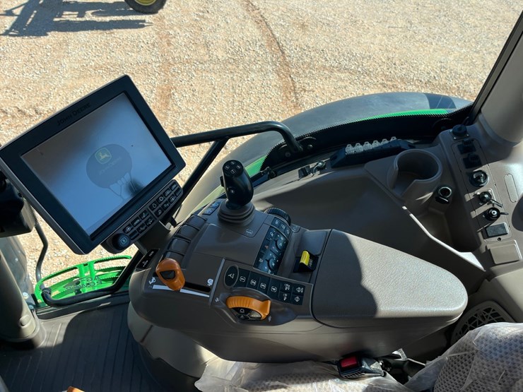 2015-john-deere-6145r-image-23