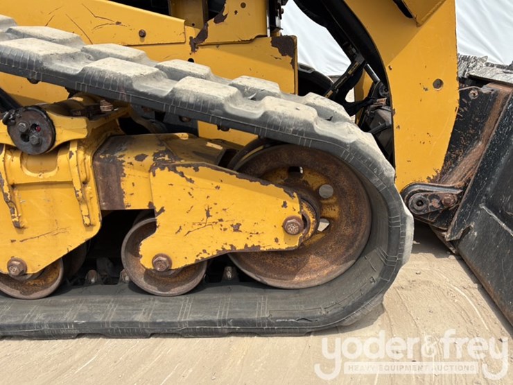 2022-caterpillar-299d3-image-15
