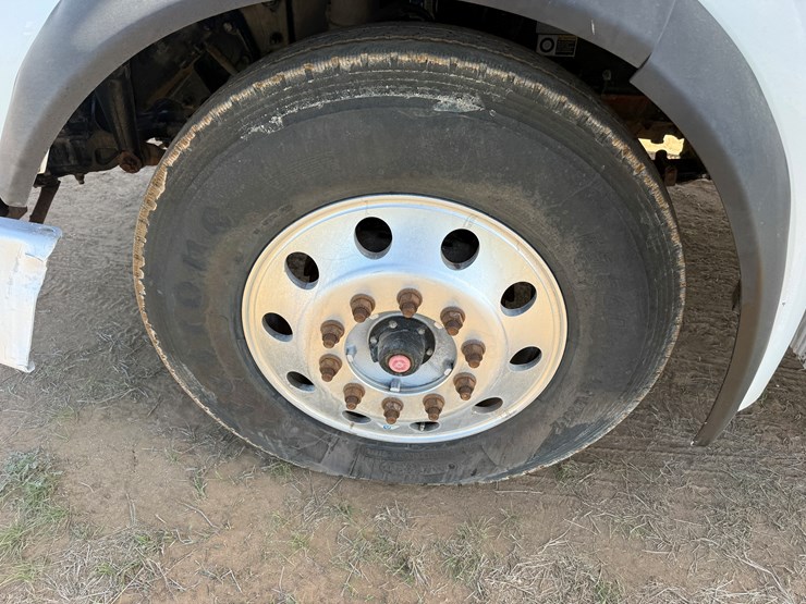 2018-peterbilt-567-image-11