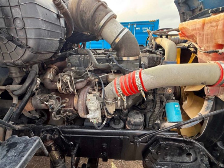 2014-peterbilt-579-image-10