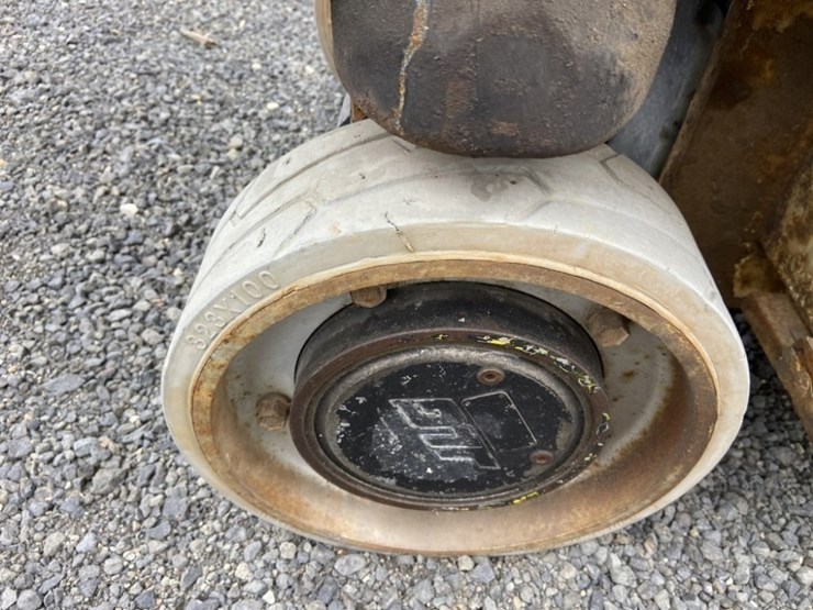 2007-jlg-1930es-image-9