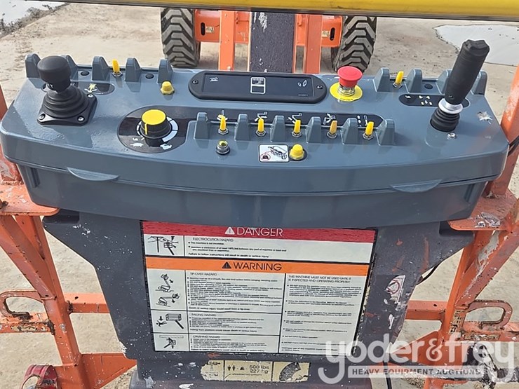 2016-jlg-800aj-image-37