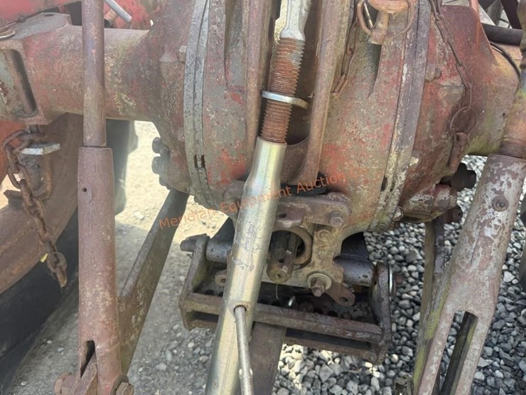 massey-ferguson-175-image-23