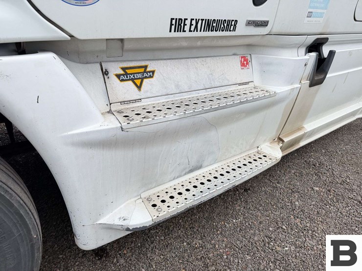 2018-freightliner-cascadia-125-image-12