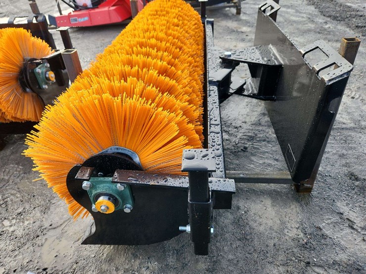 future-ft-vr59-skid-steer-sweeper-image-4