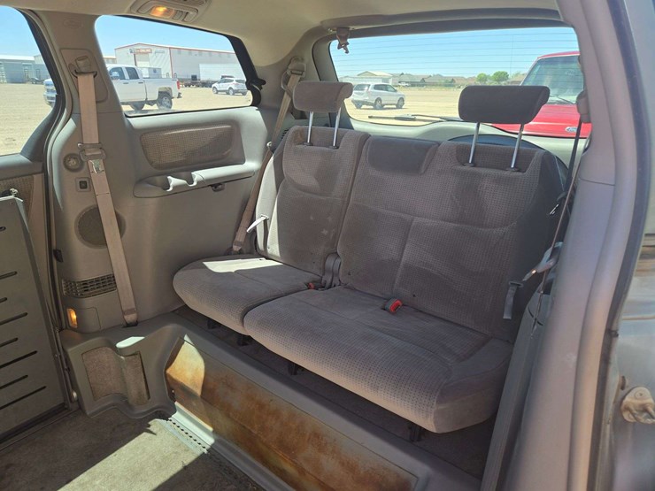 2006-toyota-sienna-le-wagon-4d-image-11