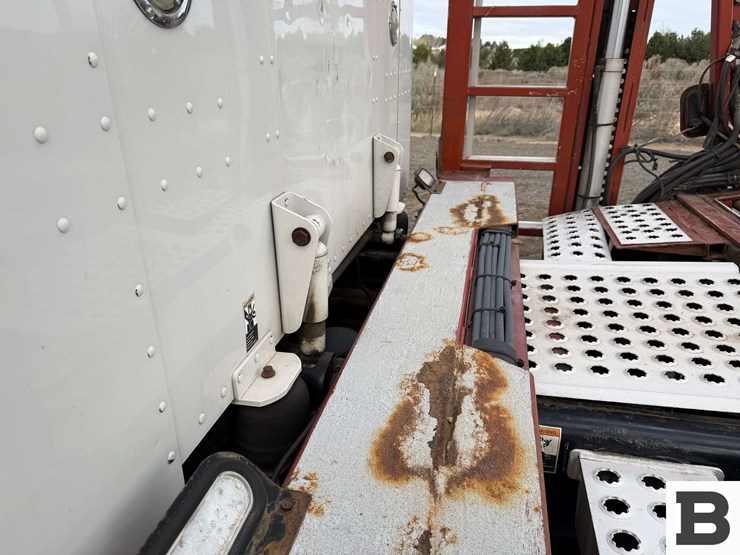 2013-peterbilt-388-image-14