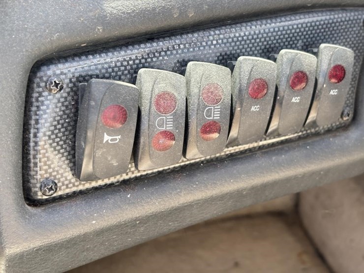 2001-unknown-trailer-image-13