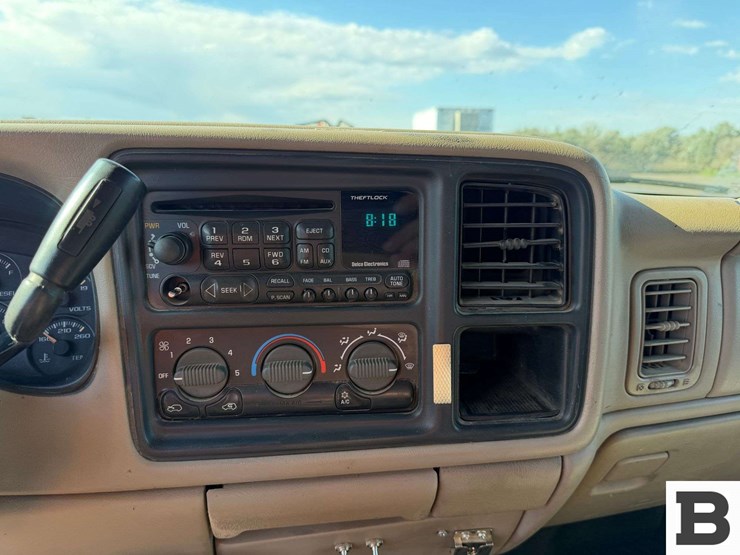 2002-chevrolet-silverado-2500hd-image-33