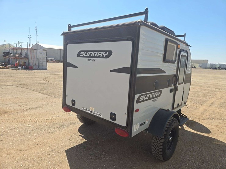 2022-sunray-109-travel-trailer-image-4