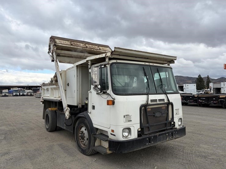 2011-autocar-xpeditor-image-2