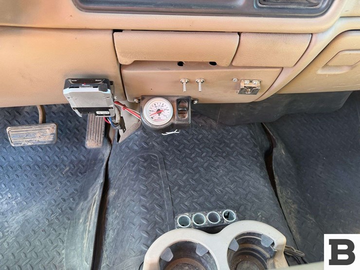 2002-chevrolet-silverado-2500hd-image-32