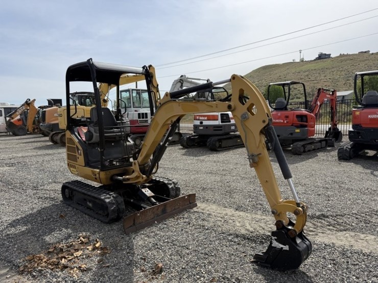 2017-caterpillar-301.7d-image-2