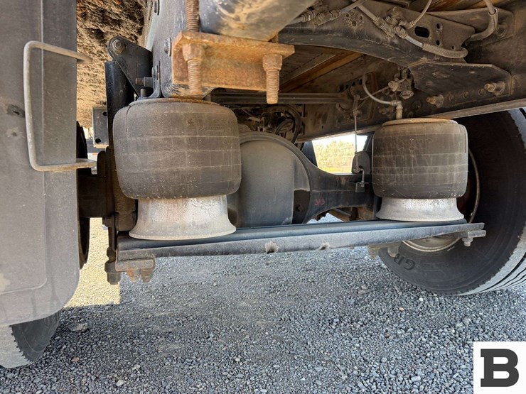 2009-freightliner-m2-box-van-truck-image-26